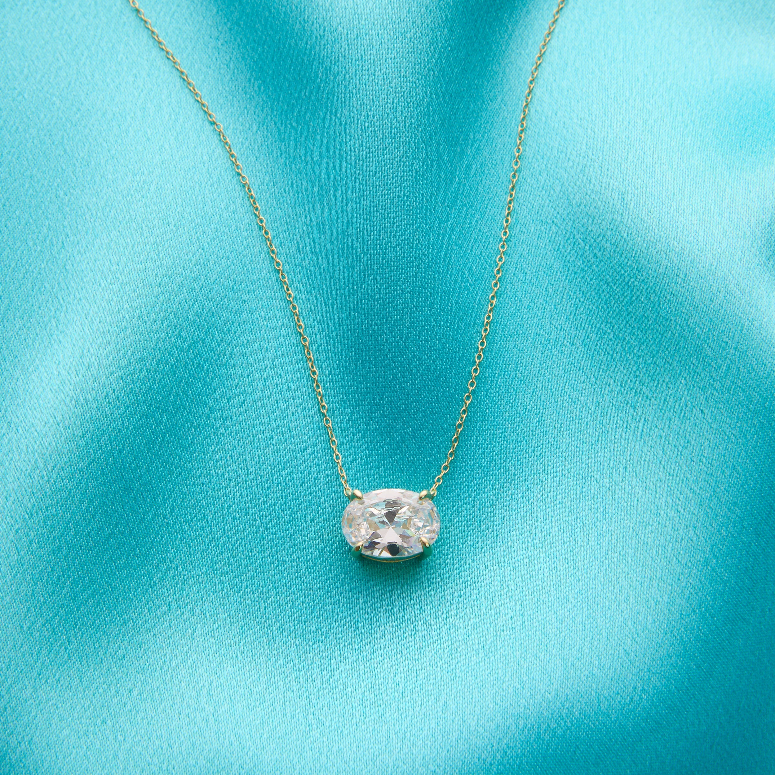 Dolly Necklace in Gold
